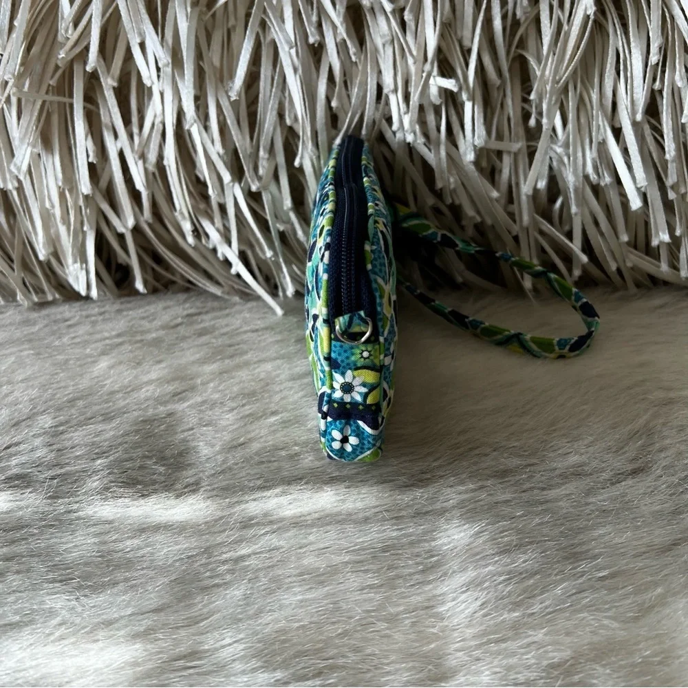 VERA BRADLEY Daisy Daisy 2008 Wristlet Lippie USA Pouch Zipper Green Blue Floral